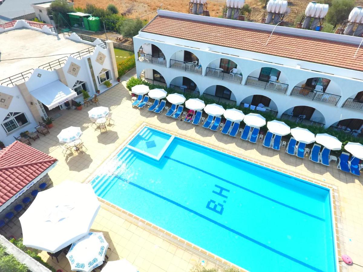 Bare Hill Holiday Apartments Krini Екстер'єр фото
