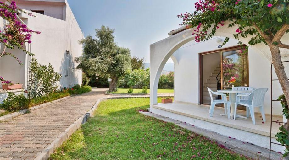 Bare Hill Holiday Apartments Krini Екстер'єр фото