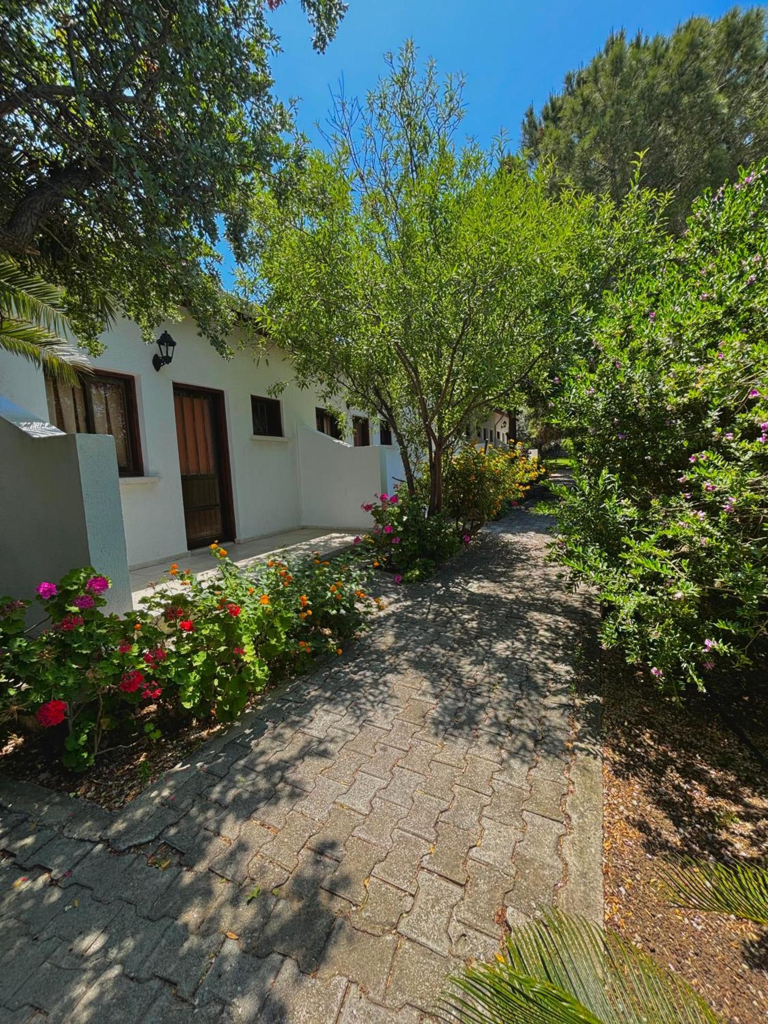 Bare Hill Holiday Apartments Krini Екстер'єр фото